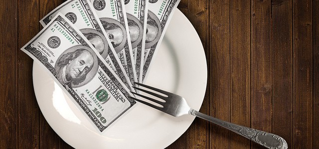 8 Strategies to Save Money Eating Out